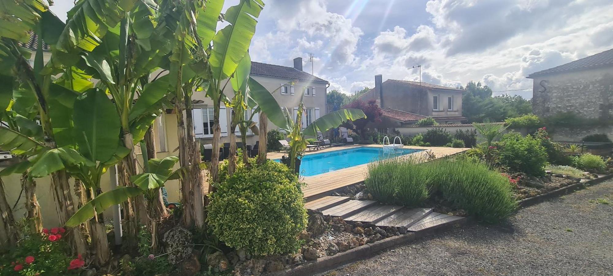 Gites De 2 A 11 Personnes Au Domaine D'Usson Echebrune Екстериор снимка